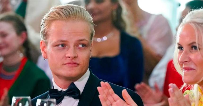 El hijo mayor de la princesa heredera de Noruega fue acusado de violar a dos mujeres