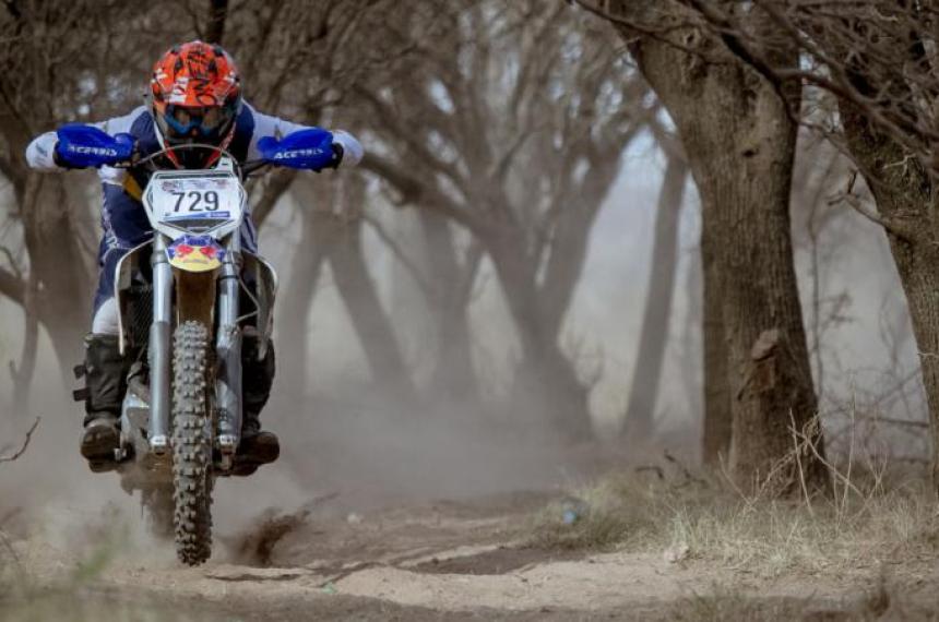 Suspenderiacutean competencia de motocross por reclamo de vecinos