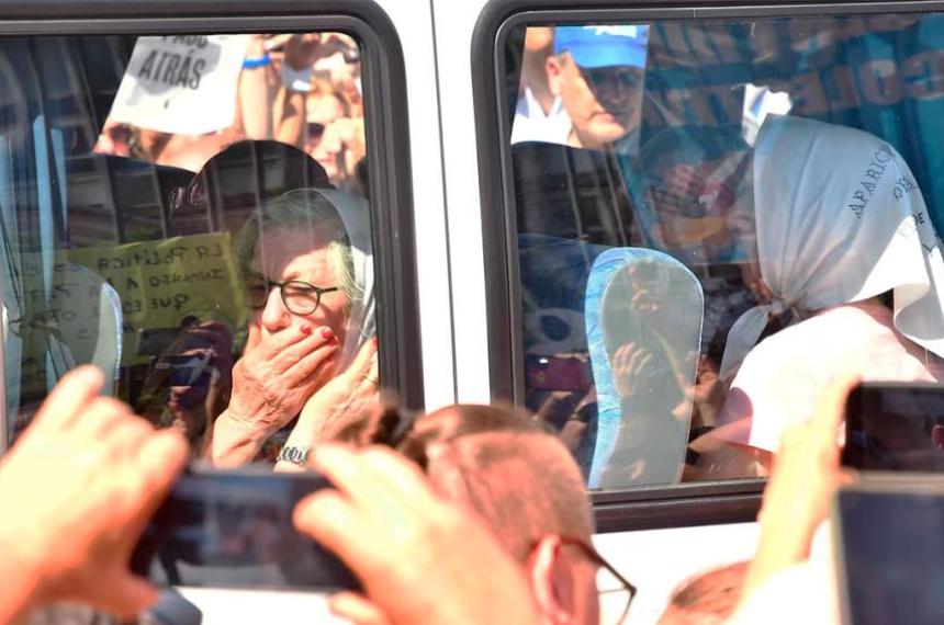 Las Madres de Plaza de Mayo publicaron un comunicado para defenderse de los dichos del vocero presidencial