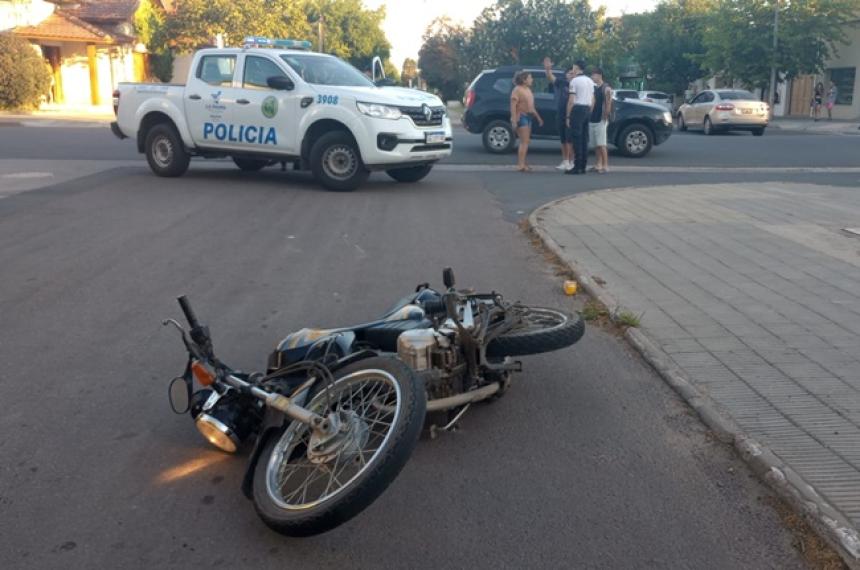 Menor roboacute una moto y atropelloacute a dos personas