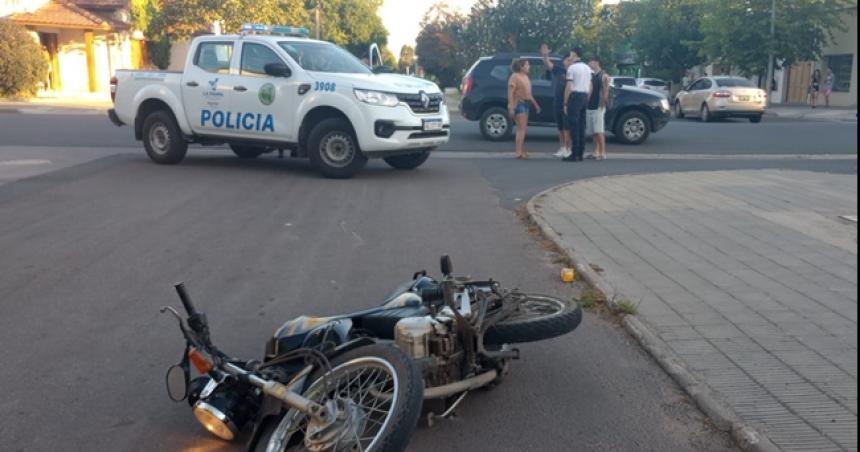 Menor roboacute una moto y atropelloacute a dos personas