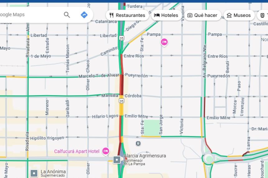 Caos de traacutensito en el centro por la salida de servicio de semaacuteforos