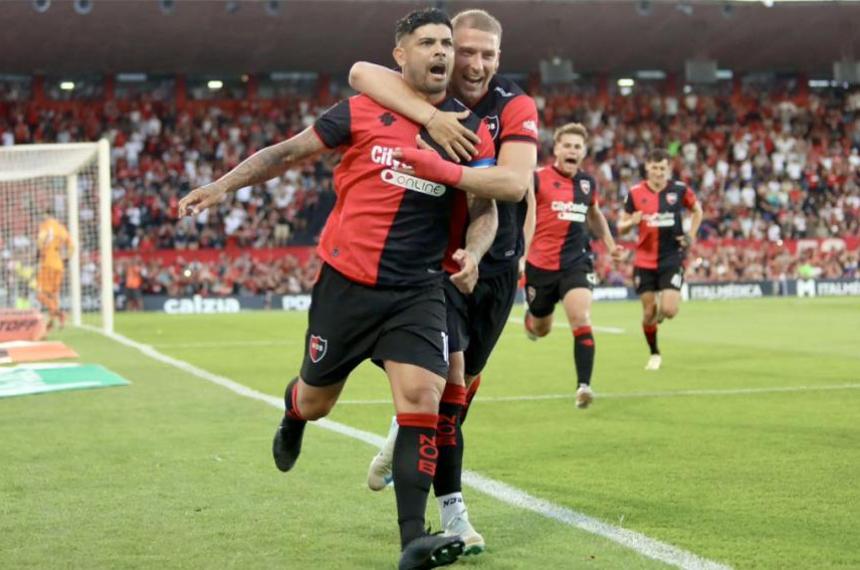 Independiente sufrioacute una dura caiacuteda ante Newells en Rosario