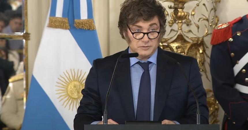 Javier Milei anuncioacute que prohibiraacute que los presos cambien de geacutenero dentro de las caacuterceles