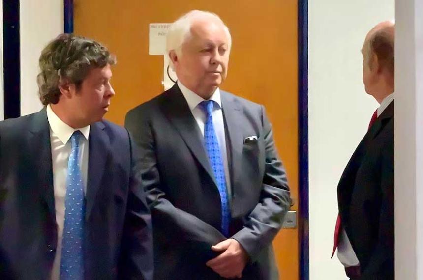 Causa Seguros- el broker Martiacutenez Sosa y la exsecretaria de Alberto Fernaacutendez presentaron escritos