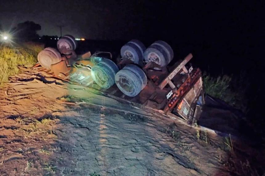 Camionero alcoholizado volcoacute en la Ruta Provincial 101