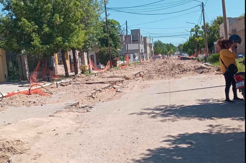 Quejas por la obra parada en la calle Jujuy