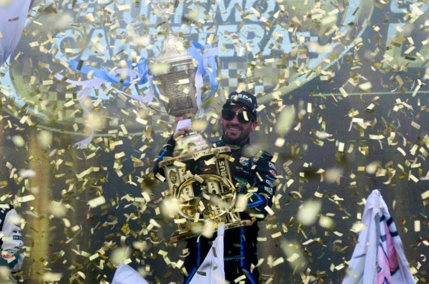 Juliaacuten Santero nuevo campeoacuten del Turismo Carretera tras una carrera llena de drama en La Plata