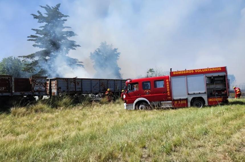 Bomberos combatieron un importante incendio en el Parque Industrial de Pico