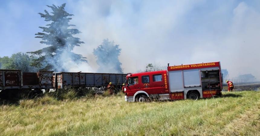 Bomberos combatieron un importante incendio en el Parque Industrial de Pico