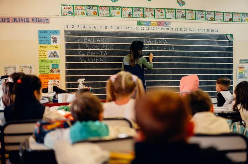 Educacioacuten ordenoacute volver al aula el 3 de febrero a directores y docentes de 6ordm