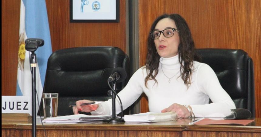 Condenaron a la empleada municipal de Pico que no entregoacute tarjetas sociales y las usoacute ella