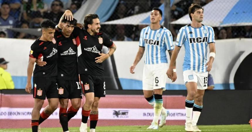 En un partidazo Racing perdioacute con Estudiantes y quedoacute lejos