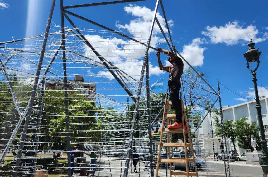 Santa Rosa inicia la temporada navidentildea con encendido de luces