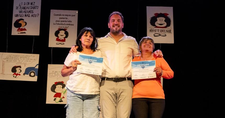 El Municipio santarrosentildeo entregoacute 603 certificados de la Direccioacuten de Educacioacuten