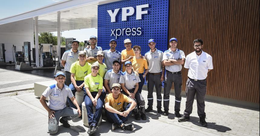 Inauguran en la avenida Peroacuten la primera estacioacuten de servicio Xpress de YPF del paiacutes