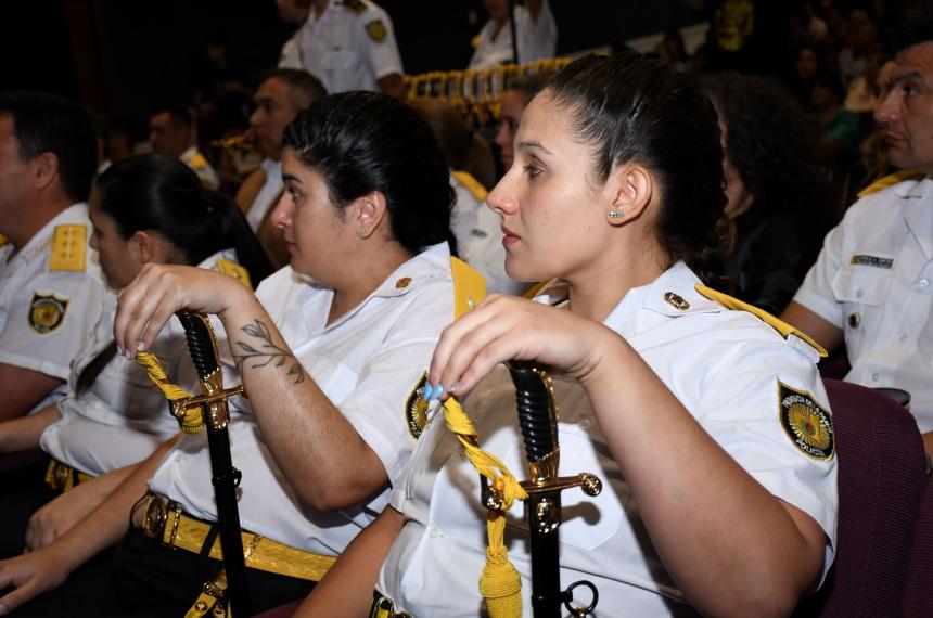 Ceremonia de egreso de nuevos oficiales de la Policiacutea de La Pampa