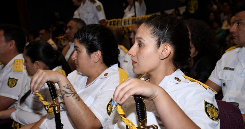 Ceremonia de egreso de nuevos oficiales de la Policiacutea de La Pampa