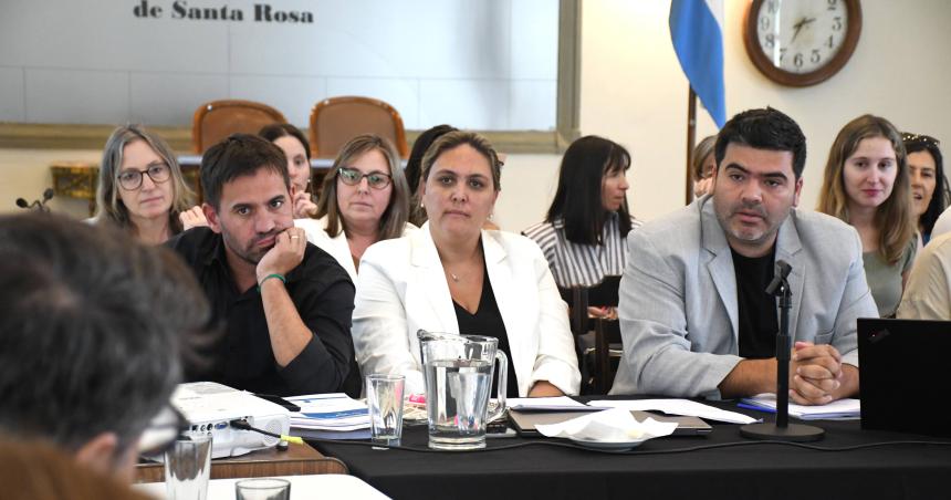 Besga y Montelongo dieron detalles del presupuesto en el Concejo