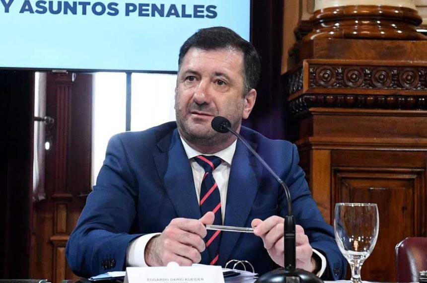 Para Gil Domiacutenguez el amparo de Kueider tiene pocas posibilidades de prosperar