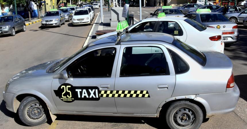 En medio de la pelea con Uber taxistas santarrosentildeos no aumentan la tarifa