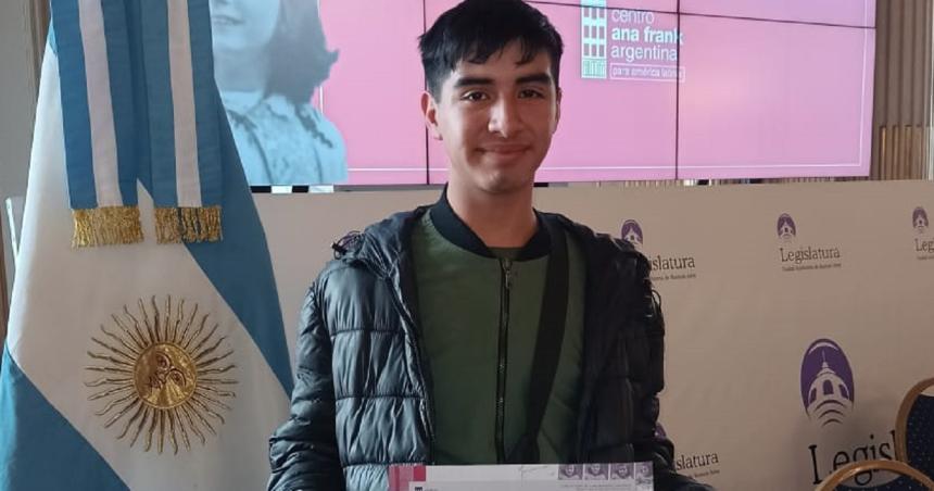 Estudiante pampeano ganoacute concurso nacional de literatura y viajaraacute a Amsterdam