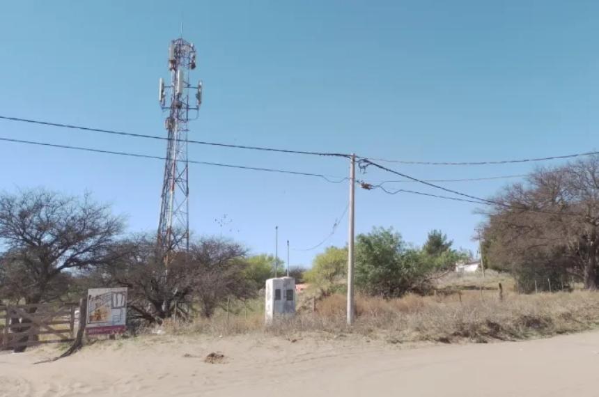 Familias del Lowo Che presentaron una denuncia penal por la antena de telefoniacutea