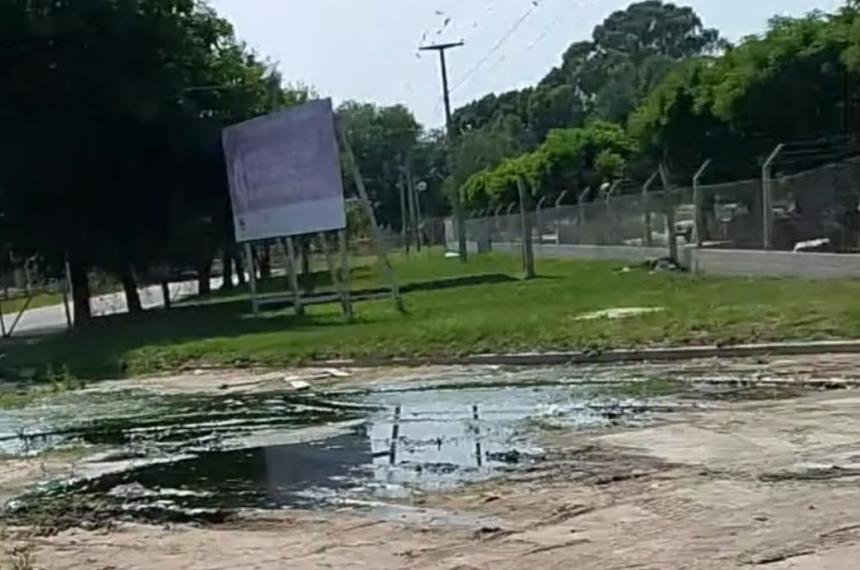 Siguen los reclamos por el derrame cloacal en el Parque Industrial de Santa Rosa