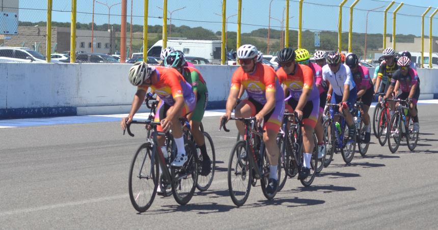 Cierre del antildeo del ciclismo en el Autoacutedromo