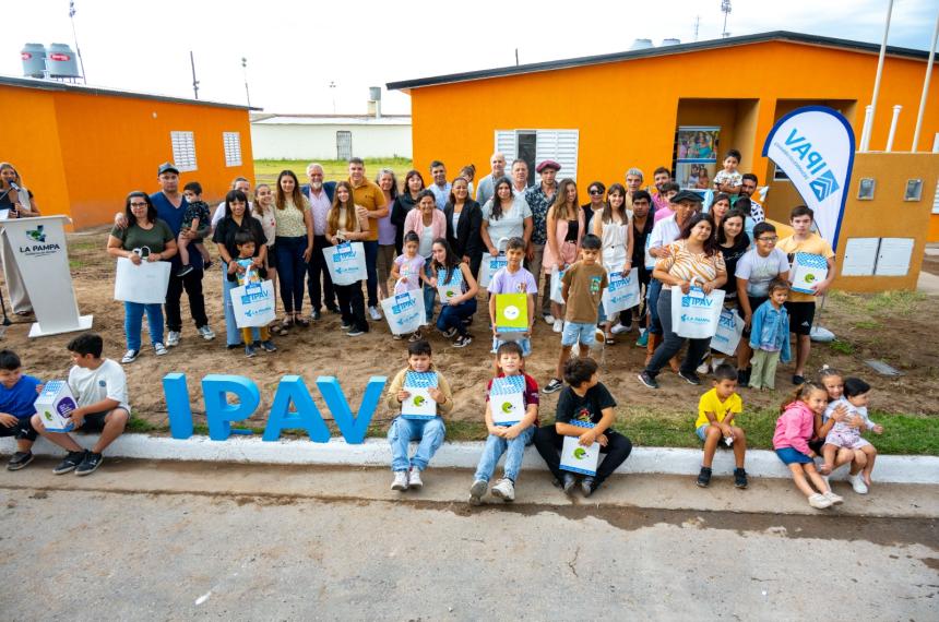 En la previa de Navidad entregaron diez viviendas del Plan Mi Casa en Uriburu