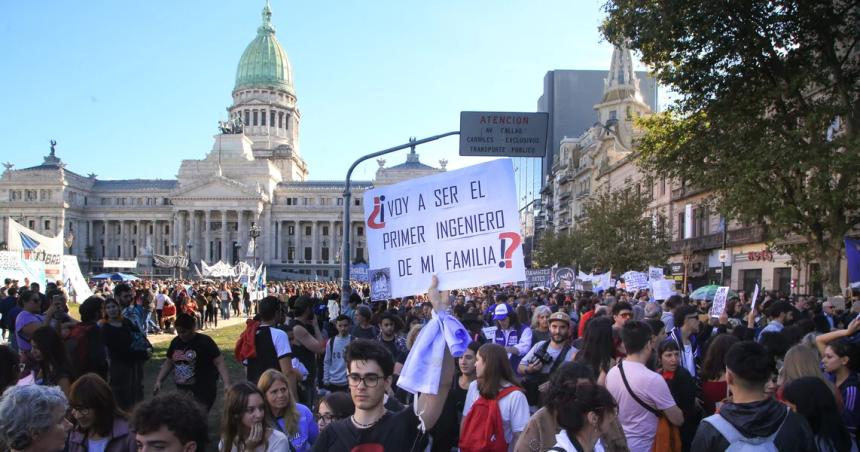 En el primer antildeo de Milei el presupuesto de las universidades cayoacute 30-en-porciento-