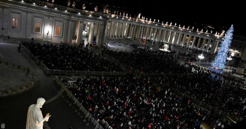 El papa Francisco abrioacute la Puerta Santa de la Basiacutelica de San Pedro e inauguroacute el Antildeo Santo 2025