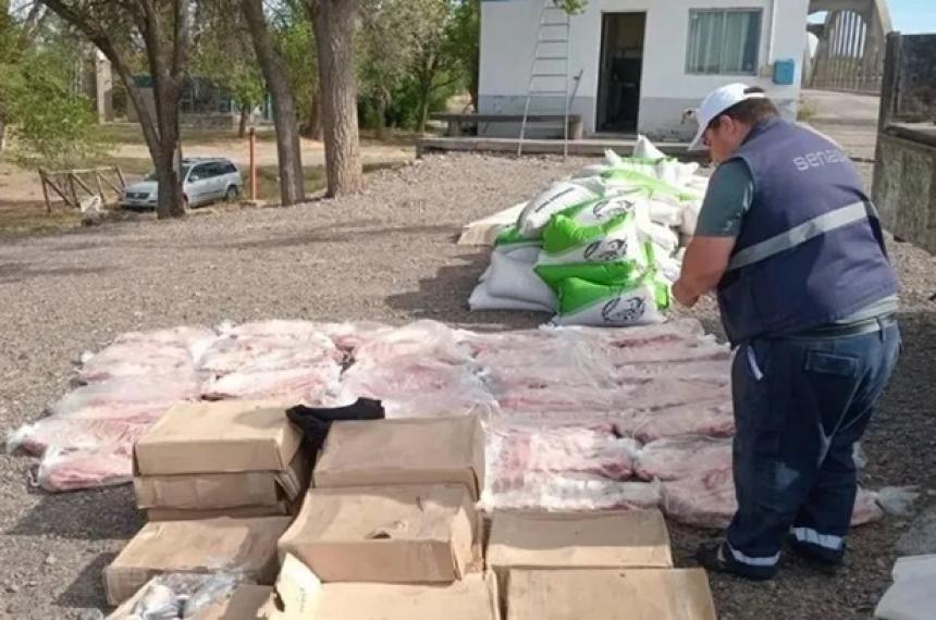 Secuestraron maacutes de 600 kilos de carne en el liacutemite con Riacuteo Negro