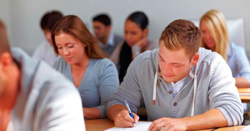 Las tres carreras universitarias que la IA recomienda no estudiar en la Argentina