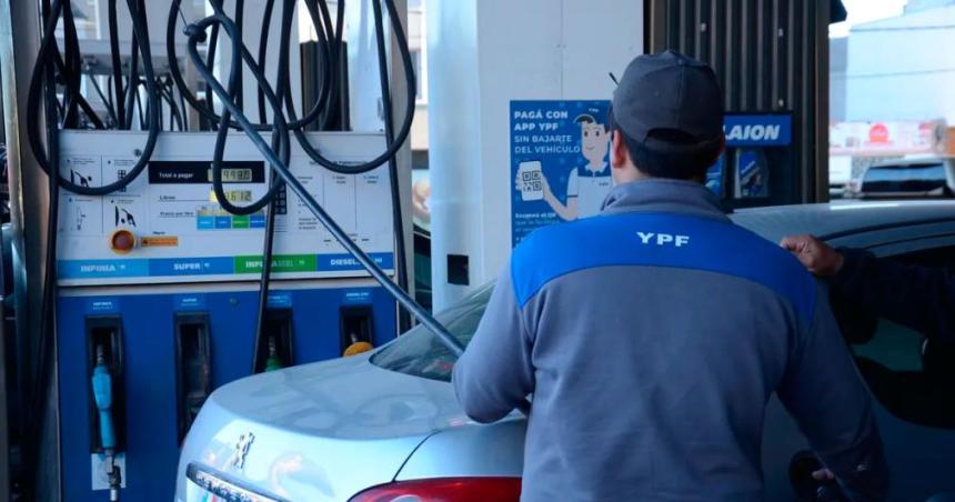 YPF anuncioacute que subiraacute 175-en-porciento- sus combustibles desde el proacuteximo viernes