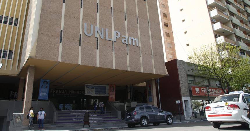 Becas de la UNLPam- maacutes de 500 solicitudes