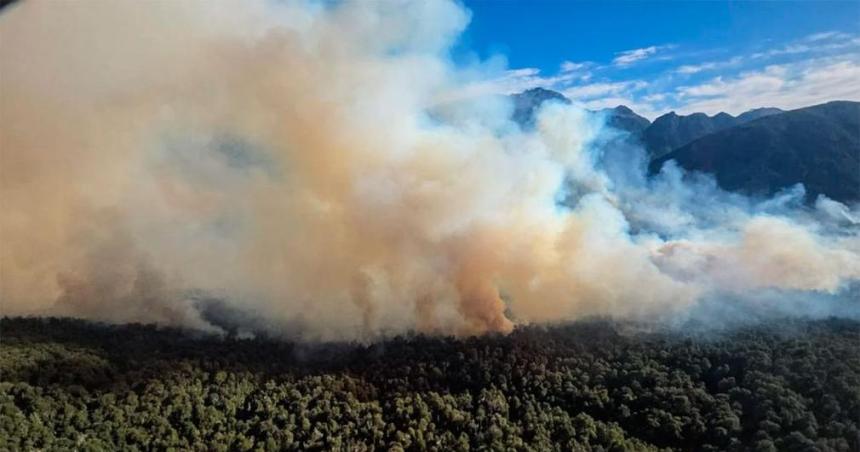 Incendio en el Parque Nacional Nahuel Huapi- las llamas ya consumieron 1800 hectaacutereas