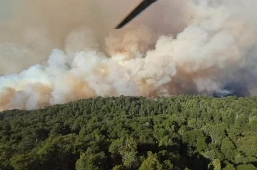 Fuego en el Parque Nacional Nahuel Huapi- ya se quemaron maacutes de 1800 hectaacutereas