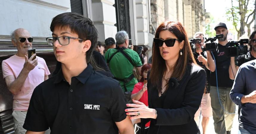 El uacuteltimo adioacutes a Lanata- ceremonia de despedida en el cementerio de Florencio Varela