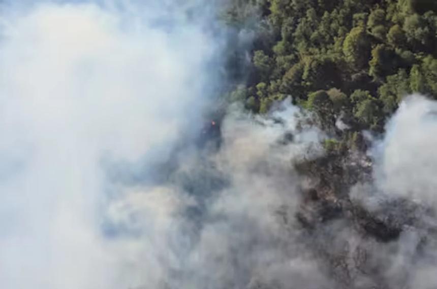 El incendio en el Parque Nacional Nahuel Huapi avanza y ya son maacutes de 2000 las hectaacutereas afectadas