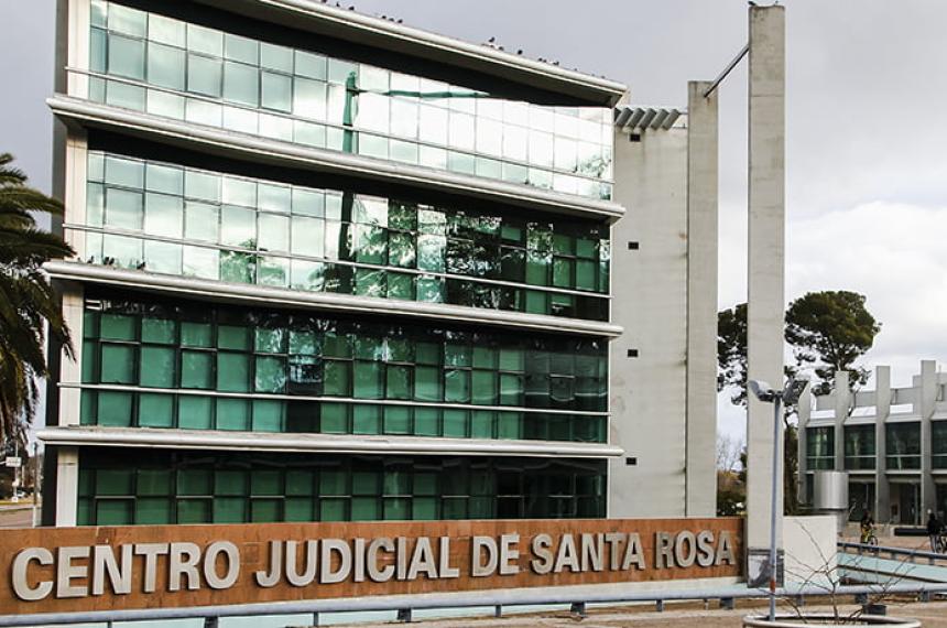 Cinco meses de prisioacuten efectiva para un lavacoches por robo en Santa Rosa