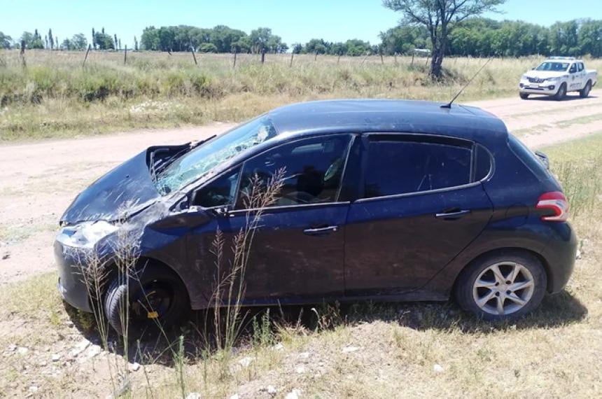 Volcoacute un auto en Castex