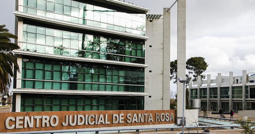 Cinco meses de prisioacuten efectiva para un lavacoches por robo en Santa Rosa