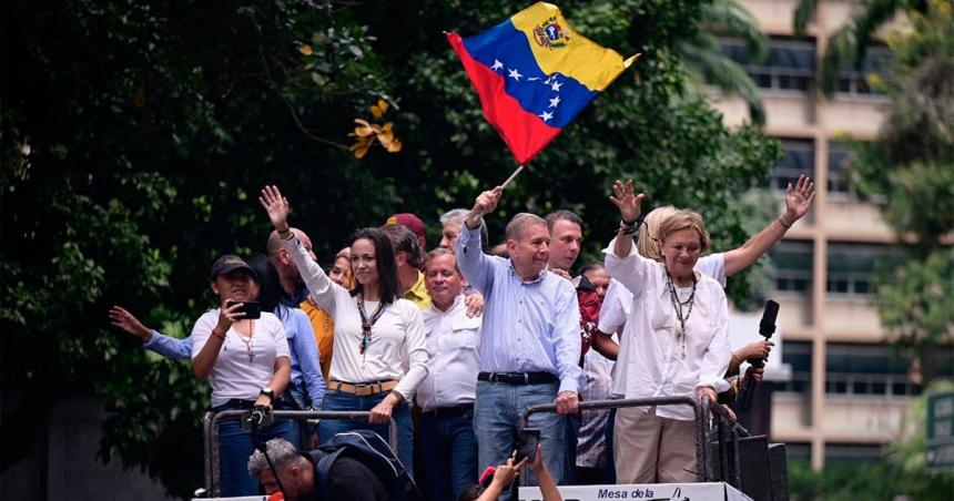 El chavismo ofrece US100000 por informacioacuten para capturar a Edmundo Gonzaacutelez