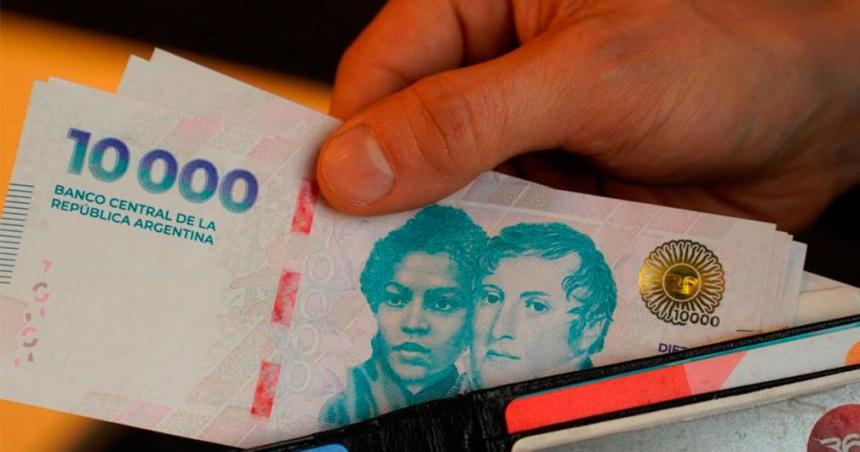 El gobierno tiene previsto traer al paiacutes maacutes de mil millones de billetes de 10000 y 20000- los pagaraacute US56 millones