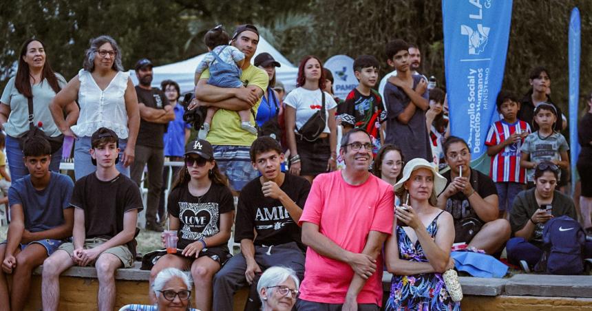 Galeria de fotos- una multitud disfrutoacute de la primera edicioacuten del Festival de Verano