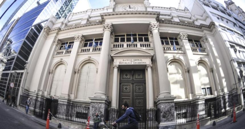 El BCRA volvioacute a comprar doacutelares y en los primeros tres diacuteas del antildeo ya sumoacute maacutes de us300 millones