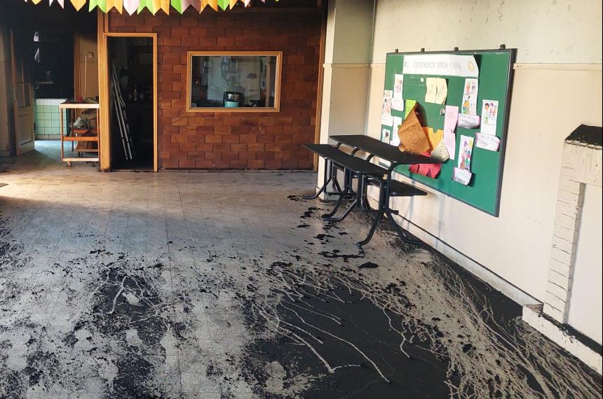 Un rayo provocoacute un Incendio en escuela de Carro Quemado