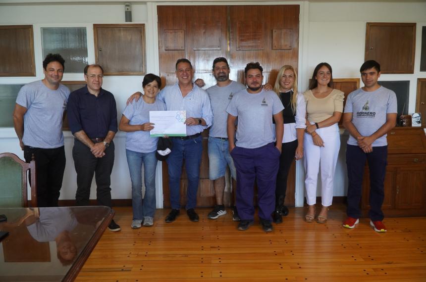 El Gobierno provincial entregoacute creacuteditos y aportes a tres cooperativas