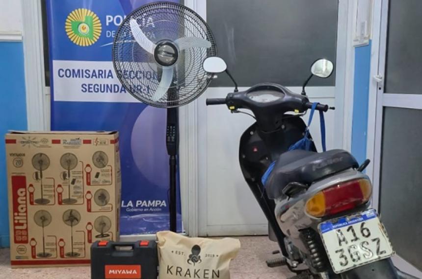 Detuvieron a una pareja que encontroacute una tarjeta de deacutebito y gastoacute 1 milloacuten de pesos